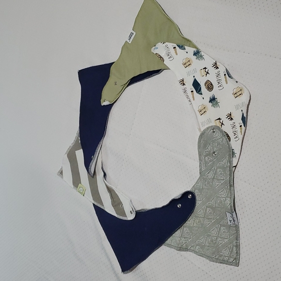 BIBS - Bundle 6 Washable Infant Bibs-Mixed Tags-5 Snap-1 Velcro - Picture 2 of 16